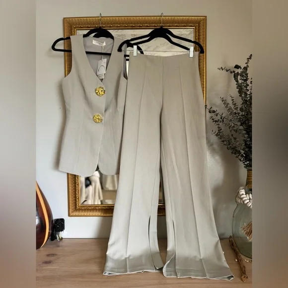 BLOGGERS FAVORITE NWT Commense Tan Pantsuit with Fitted Waist and Wide Leg - Picture 7 of 13